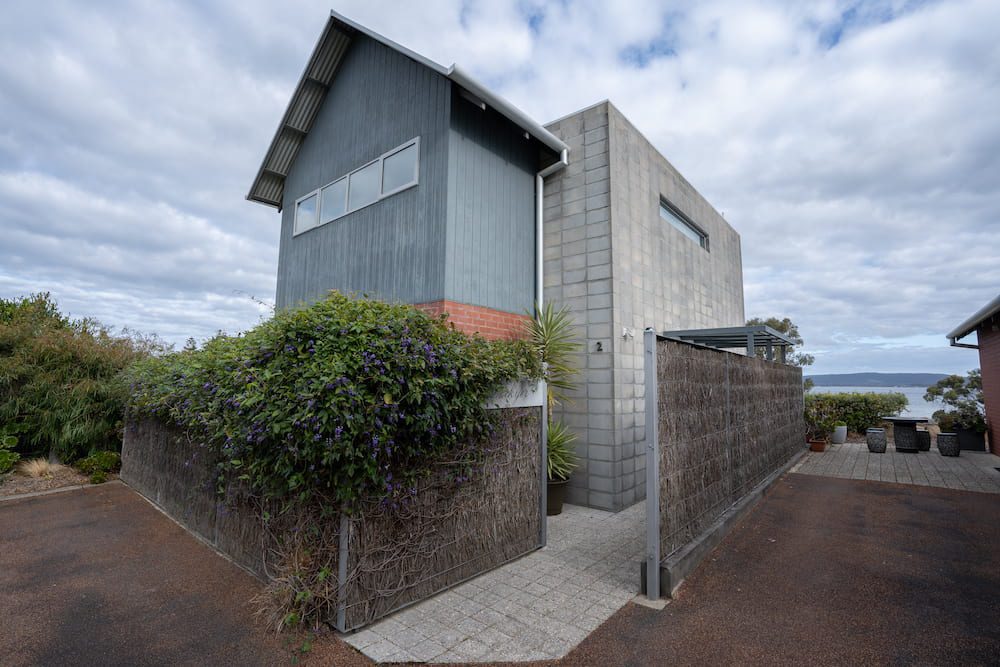 The outside of the Lockyer apartment.